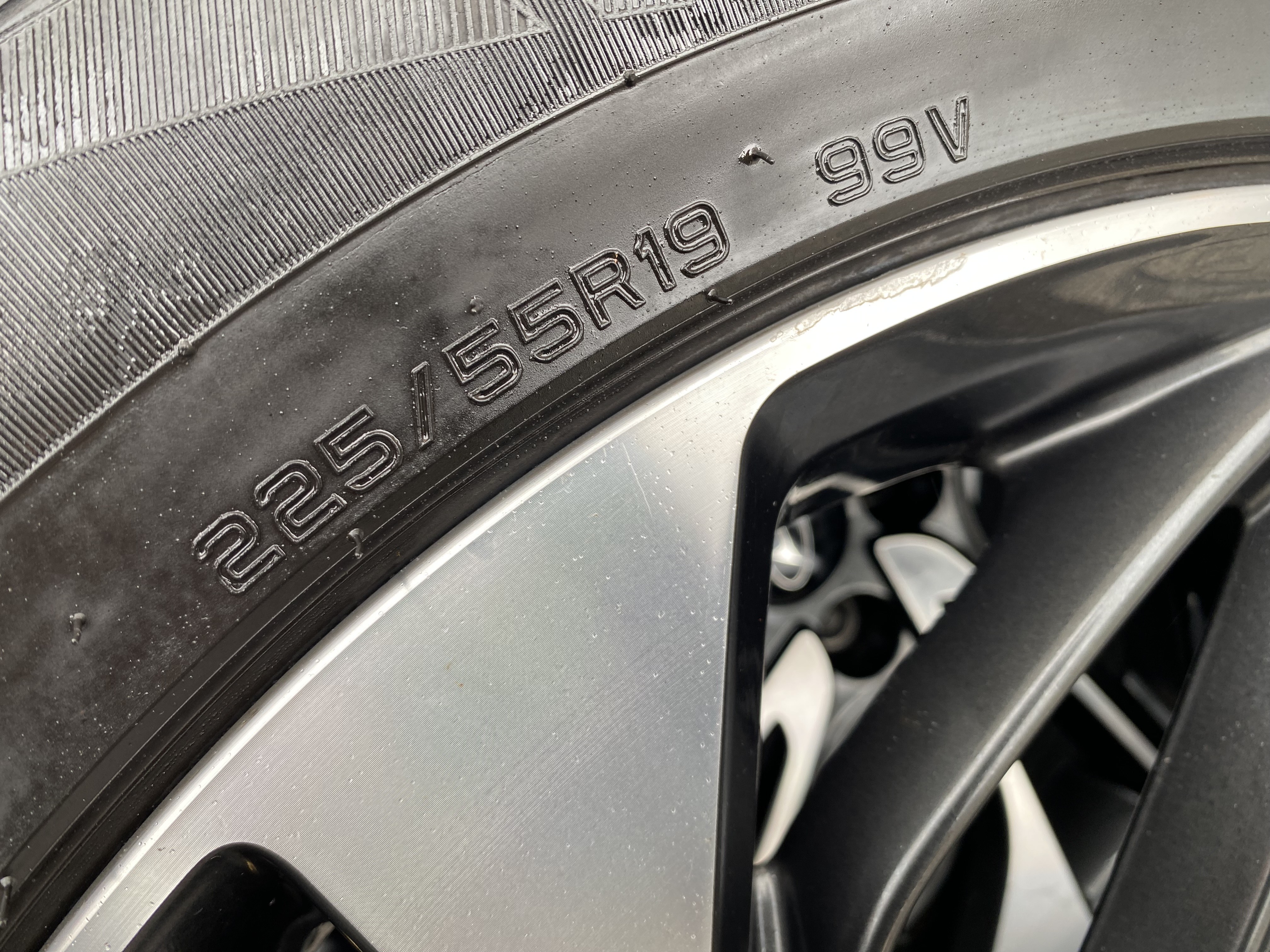 Kompletta Sommarhjul | 19" HYUNDAI Tucson 52910-D7420 | 5x114.3 7.5x19 ET53 67.1 + 225/55 R19 99V Hifly Vigorous HP801 | V01-2021 | 5.5mm | 5mm | 5mm | 3.7mm - 12