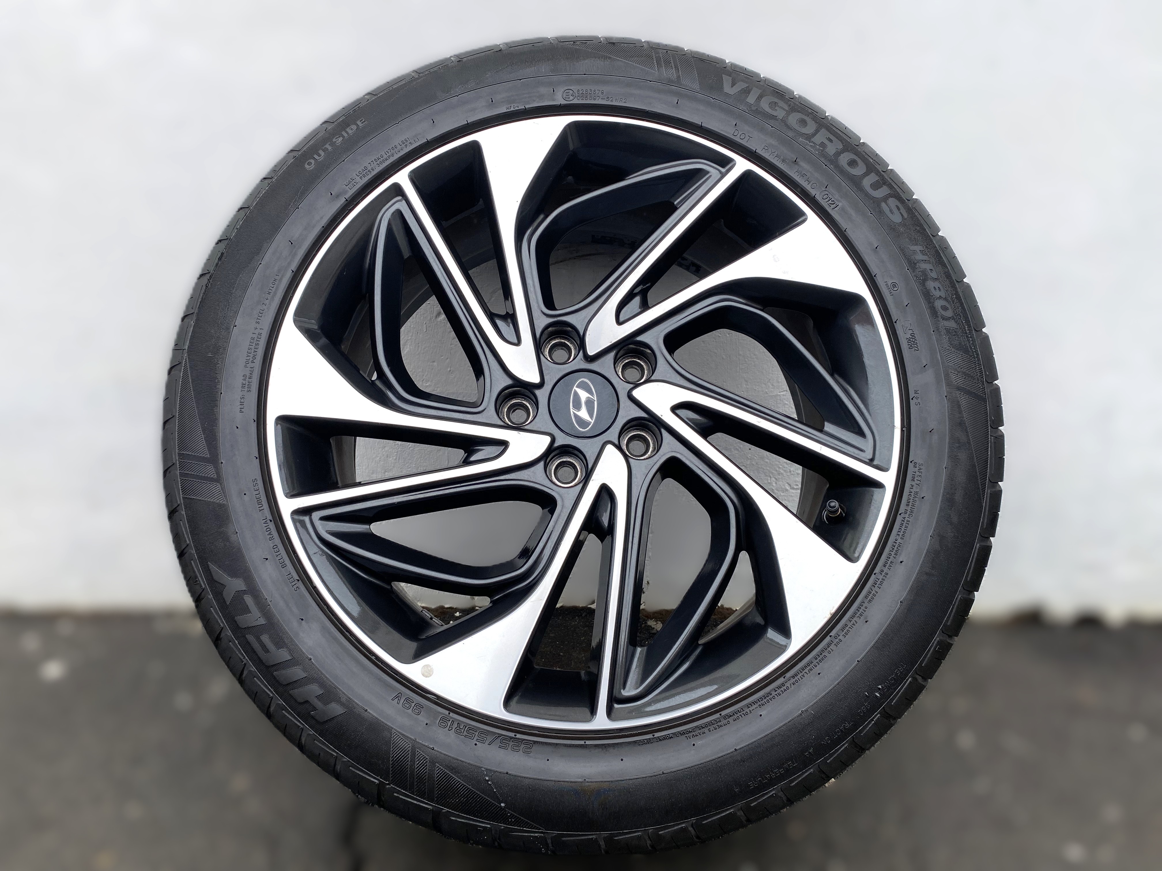 Kompletta Sommarhjul | 19" HYUNDAI Tucson 52910-D7420 | 5x114.3 7.5x19 ET53 67.1 + 225/55 R19 99V Hifly Vigorous HP801 | V01-2021 | 5.5mm | 5mm | 5mm | 3.7mm - 11