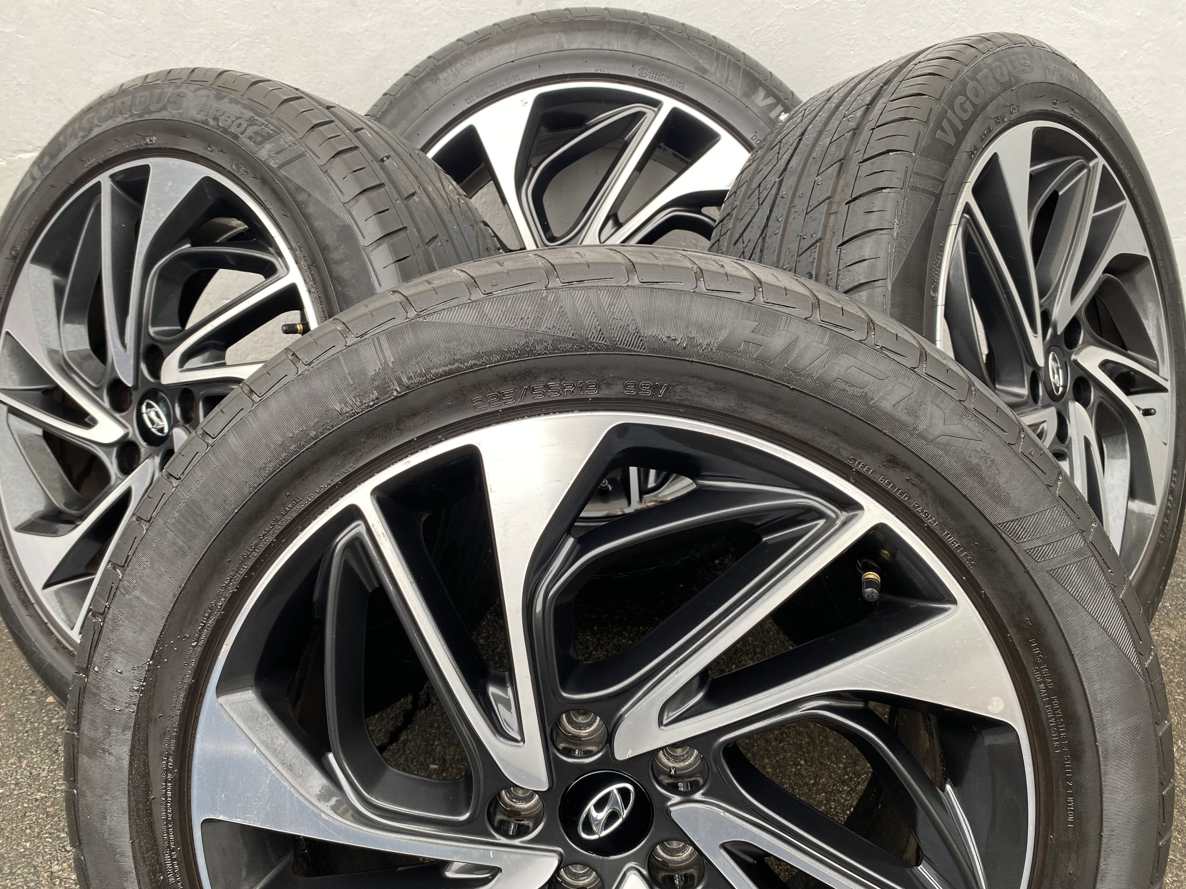 Kompletta Sommarhjul | 19" HYUNDAI Tucson 52910-D7420 | 5x114.3 7.5x19 ET53 67.1 + 225/55 R19 99V Hifly Vigorous HP801 | V01-2021 | 5.5mm | 5mm | 5mm | 3.7mm - 2