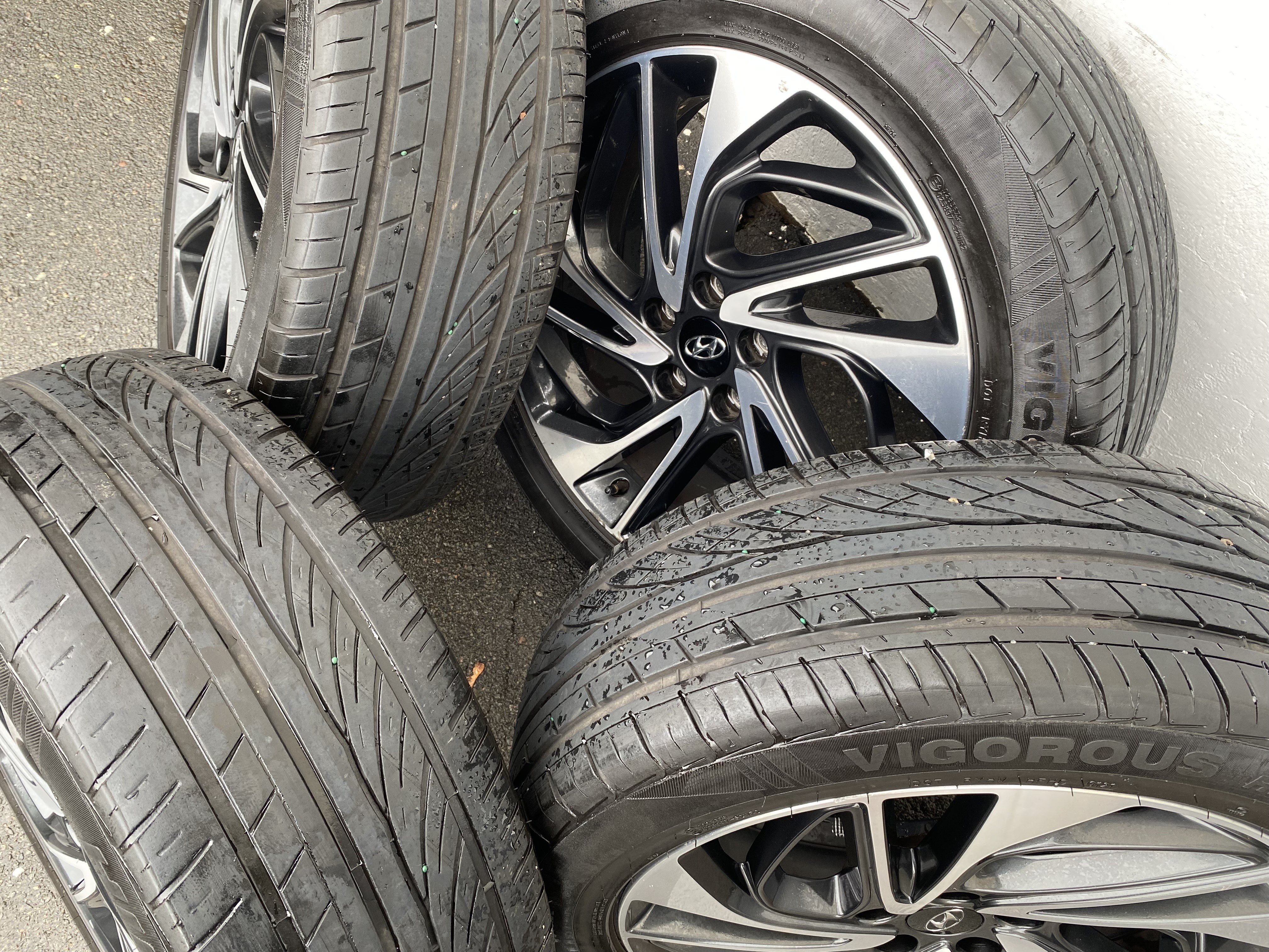 Kompletta Sommarhjul | 19" HYUNDAI Tucson 52910-D7420 | 5x114.3 7.5x19 ET53 67.1 + 225/55 R19 99V Hifly Vigorous HP801 | V01-2021 | 5.5mm | 5mm | 5mm | 3.7mm - 3