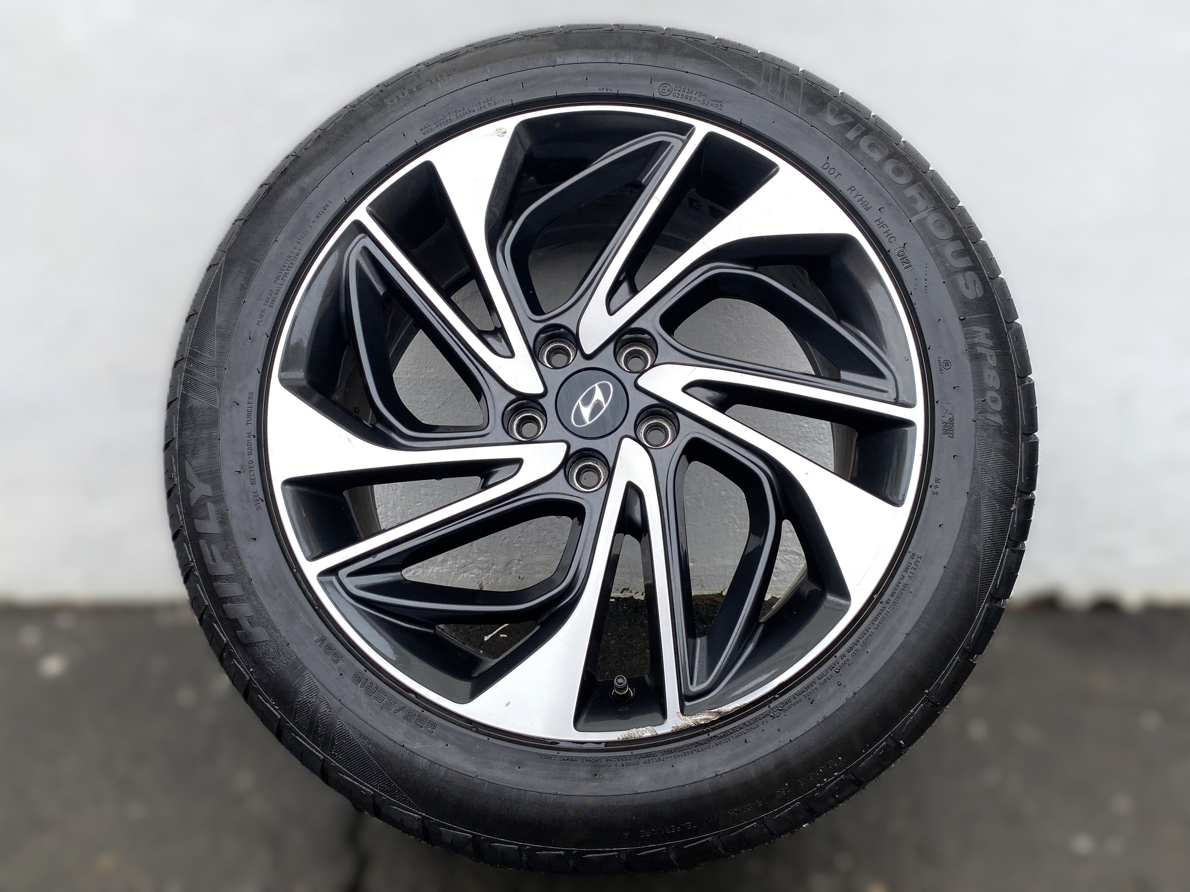 Kompletta Sommarhjul | 19" HYUNDAI Tucson 52910-D7420 | 5x114.3 7.5x19 ET53 67.1 + 225/55 R19 99V Hifly Vigorous HP801 | V01-2021 | 5.5mm | 5mm | 5mm | 3.7mm - 7