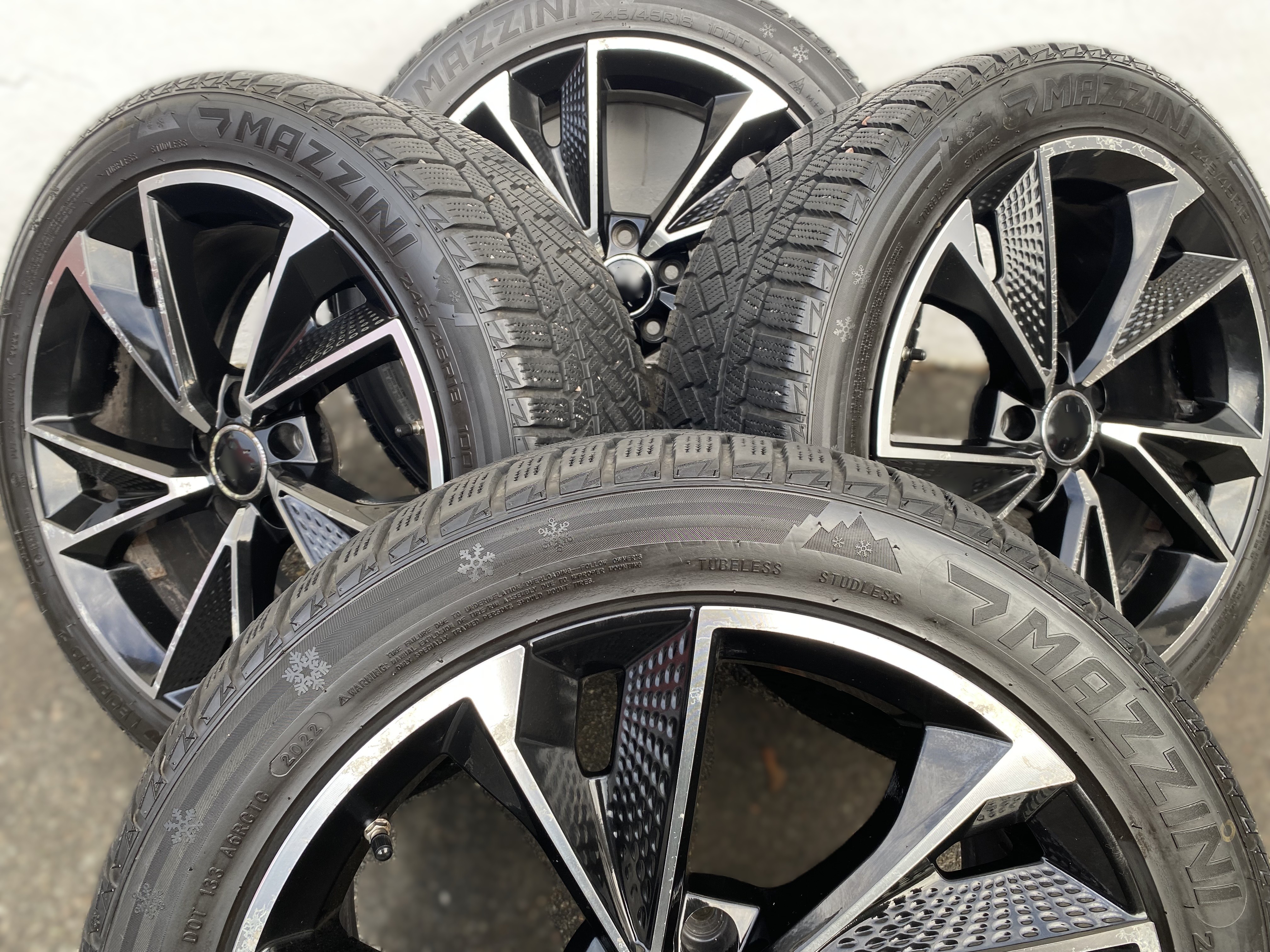 Kompletta Vinterhjul FRIKTION | 18" Audi VW Skoda Seat Mercedes BMW | 5x112 8.5x20 ET33 66.6 +  245/45 R18 100T XL Mazzini Snow Leopard 2 | V20-2022 | 5.5mm | 5.5mm | 4.5mm | 4.5mm - 2