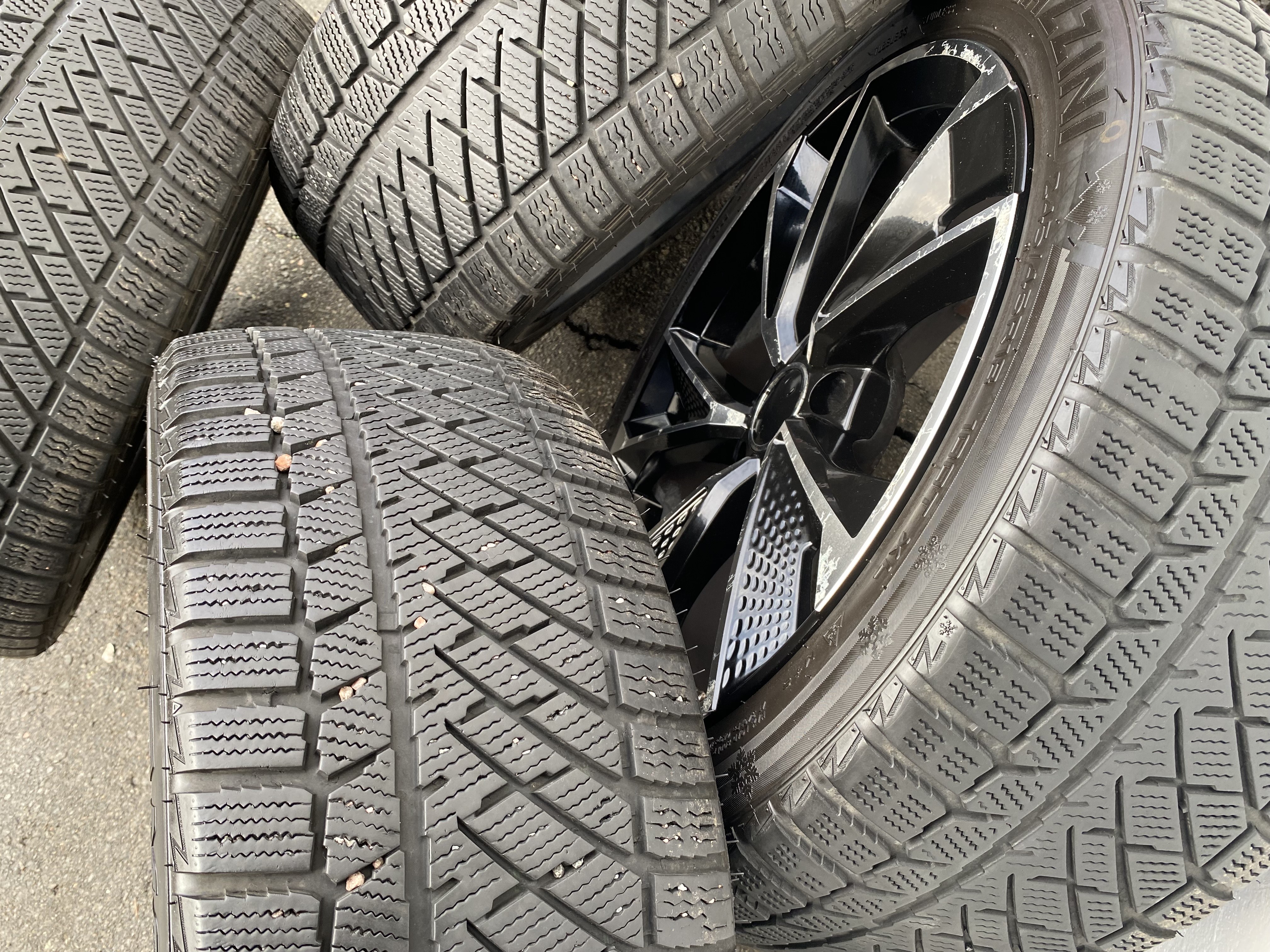 Kompletta Vinterhjul FRIKTION | 18" Audi VW Skoda Seat Mercedes BMW | 5x112 8.5x20 ET33 66.6 +  245/45 R18 100T XL Mazzini Snow Leopard 2 | V20-2022 | 5.5mm | 5.5mm | 4.5mm | 4.5mm - 5