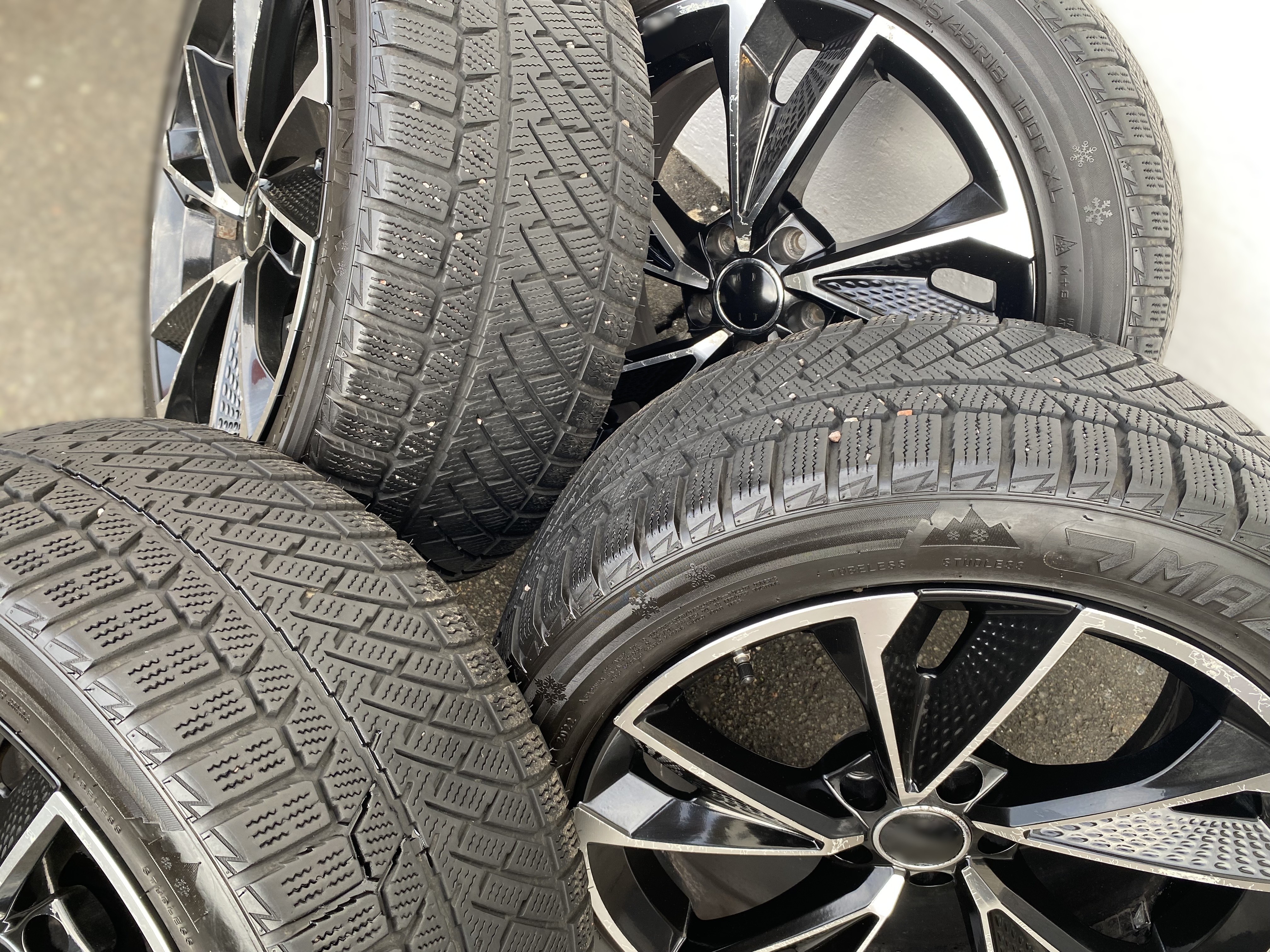 Kompletta Vinterhjul FRIKTION | 18" Audi VW Skoda Seat Mercedes BMW | 5x112 8.5x20 ET33 66.6 +  245/45 R18 100T XL Mazzini Snow Leopard 2 | V20-2022 | 5.5mm | 5.5mm | 4.5mm | 4.5mm - 3