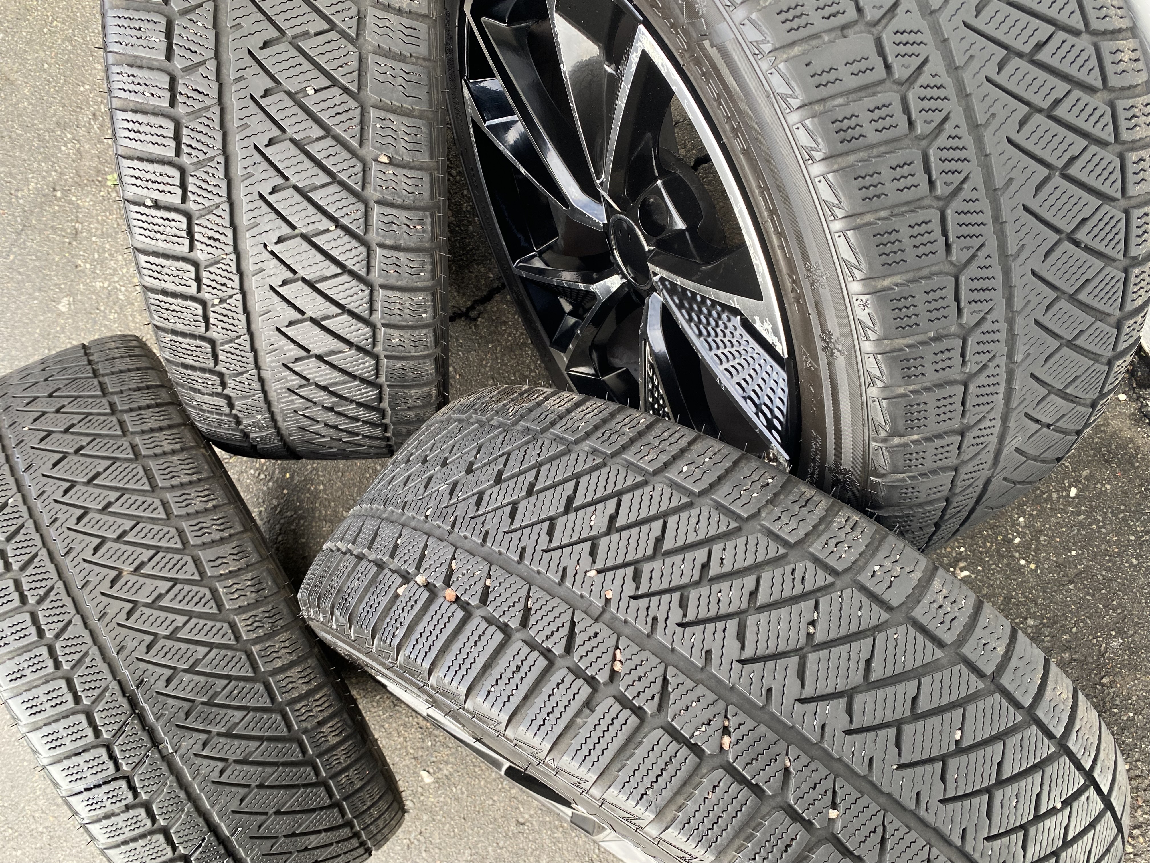 Kompletta Vinterhjul FRIKTION | 18" Audi VW Skoda Seat Mercedes BMW | 5x112 8.5x20 ET33 66.6 +  245/45 R18 100T XL Mazzini Snow Leopard 2 | V20-2022 | 5.5mm | 5.5mm | 4.5mm | 4.5mm - 4