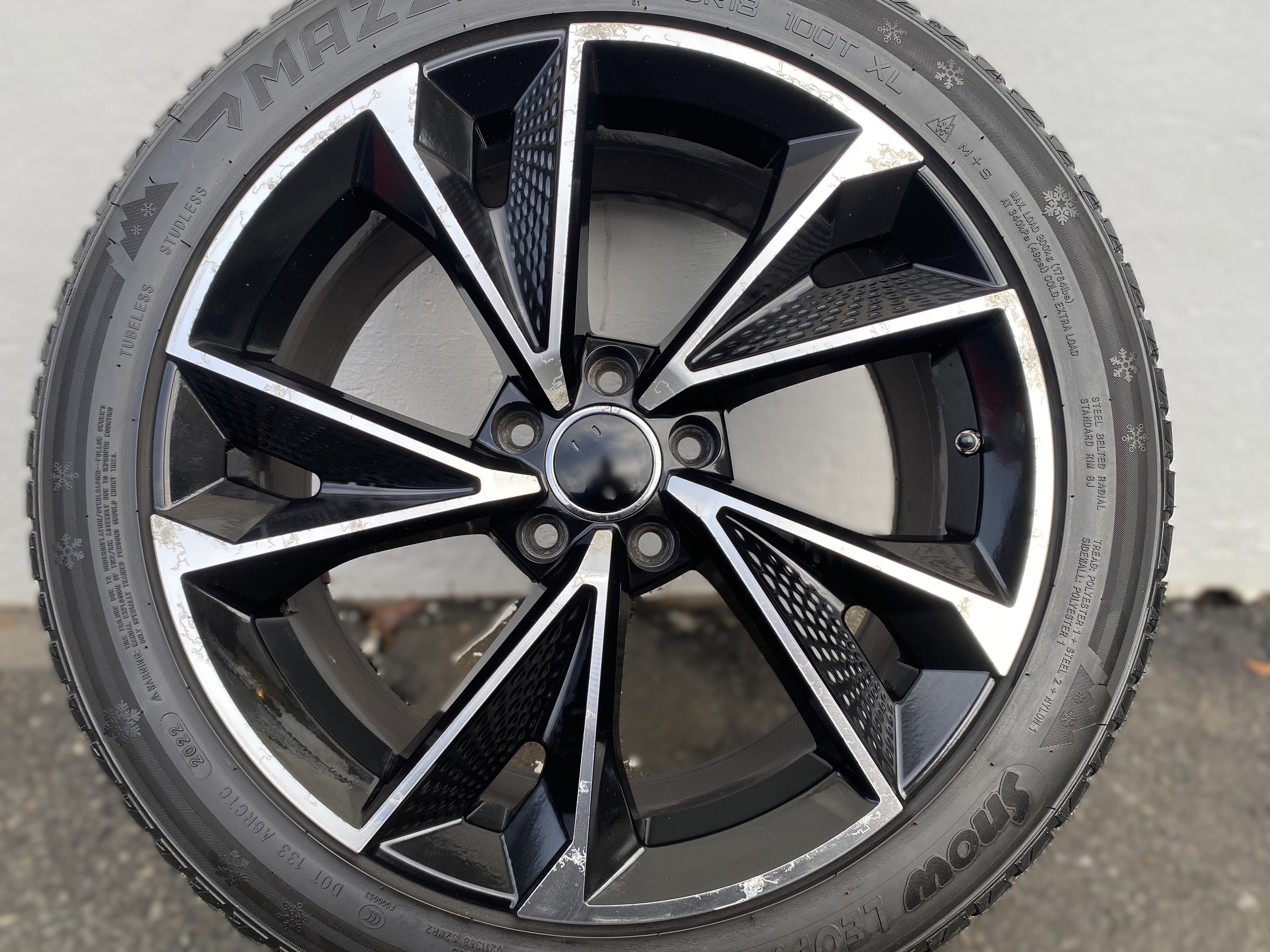 Kompletta Vinterhjul FRIKTION | 18" Audi VW Skoda Seat Mercedes BMW | 5x112 8.5x20 ET33 66.6 +  245/45 R18 100T XL Mazzini Snow Leopard 2 | V20-2022 | 5.5mm | 5.5mm | 4.5mm | 4.5mm - 7
