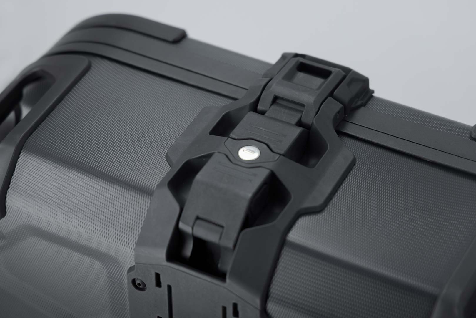 DUSC hard case system Black. 33/33L. Kawasaki KLE500/KLE500 SE (26-). - 4