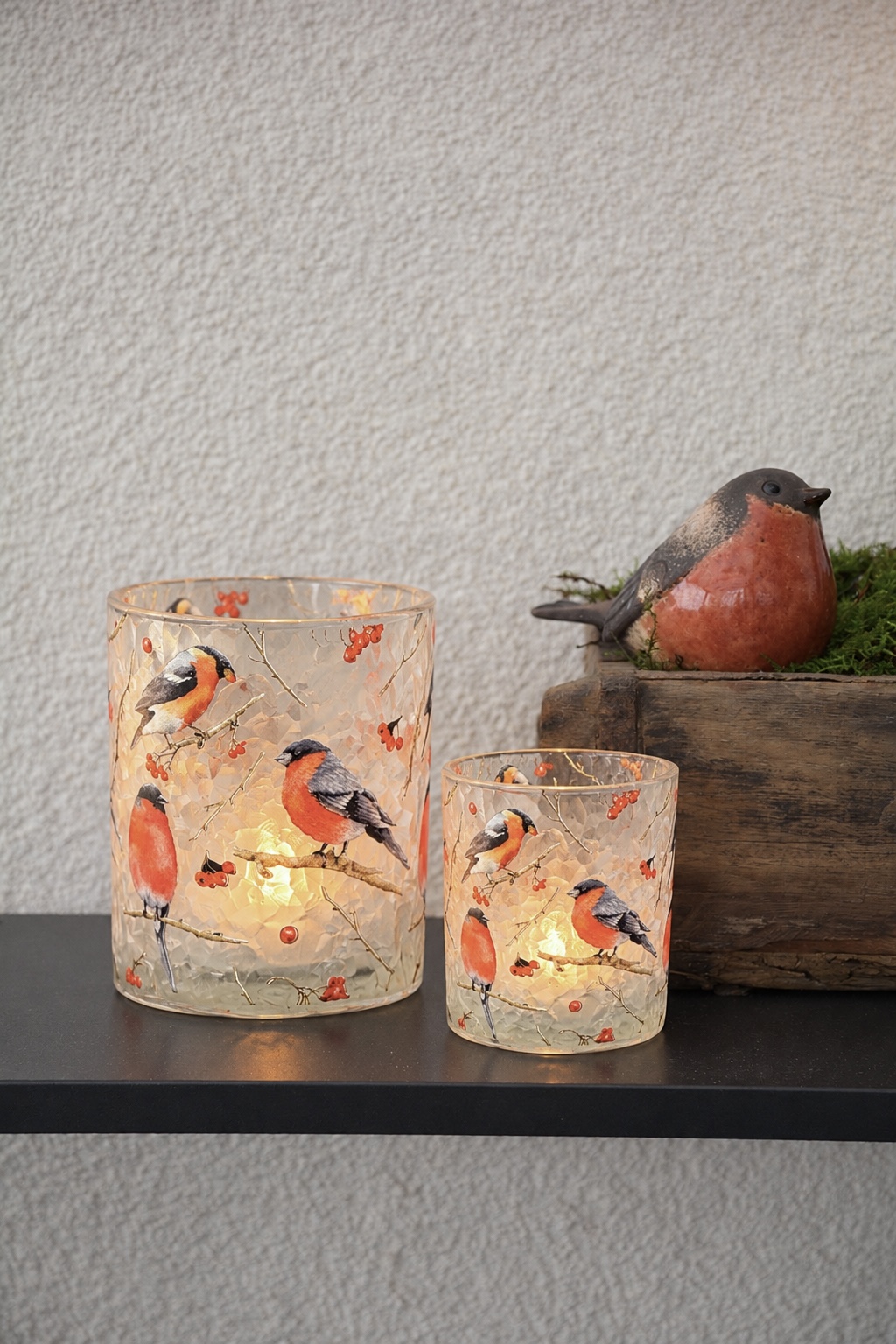 Ljuslykta i glas med domherrar / korsnäbb 12,7 cm stor
