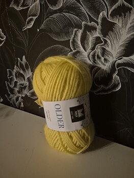 Older 422 Gul, 50gr Dale garn
