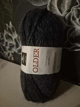 Older 409 Indigo 50gr Dale garn