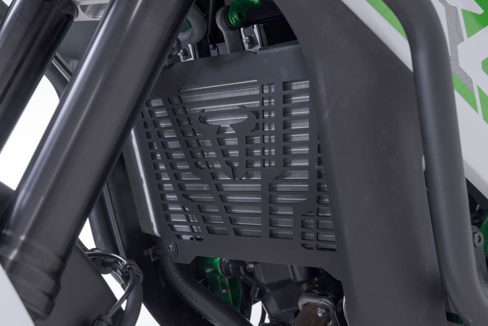 Radiator guard Black. Kawasaki KLE500 / KLE500 SE (26-). - 4