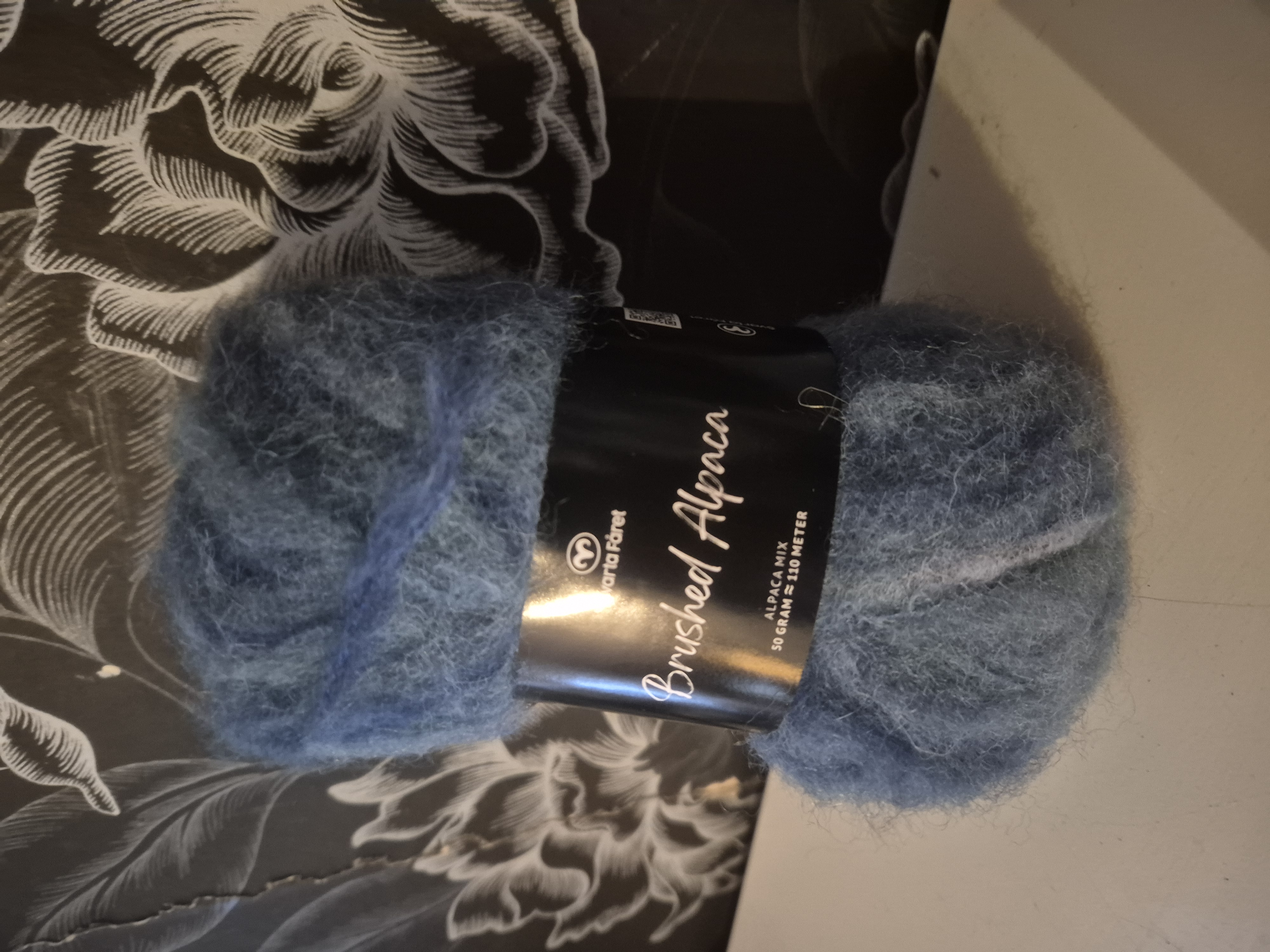 Brushed alpacka 222031 Soft Focus 50gr Svarta Fåret