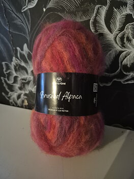 Brushed alpacka 222030 Drama Club 50gr Svarta Fåret