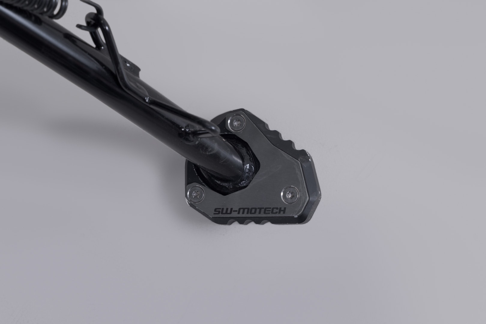 Extension for side stand foot Black/Silver. Kawasaki KLE500 / KLE500 SE (26-).