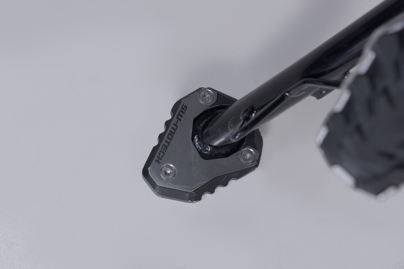 Extension for side stand foot Black/Silver. Kawasaki KLE500 / KLE500 SE (26-). - 3