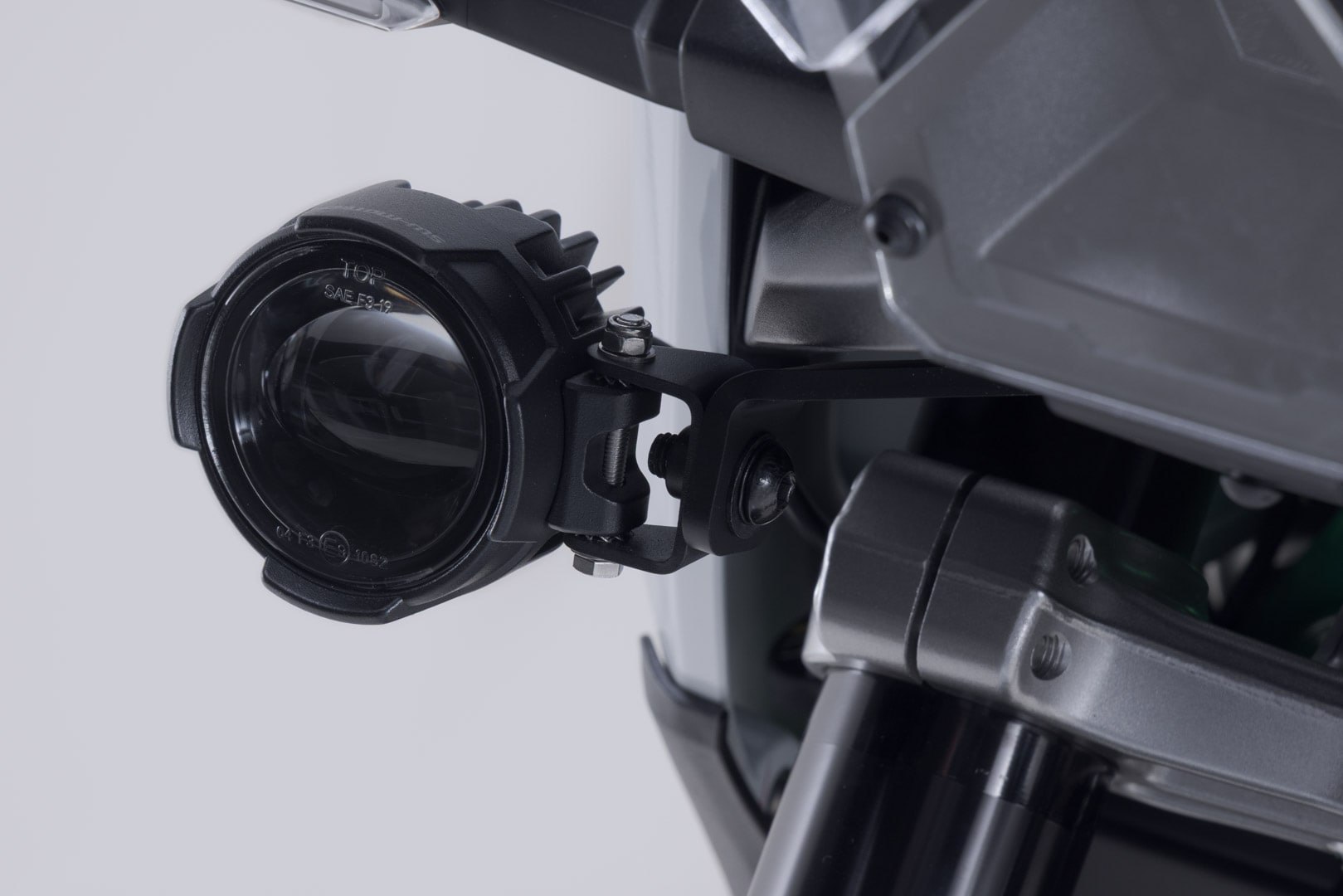 Light mounts Black. Kawasaki KLE500 / KLE500 SE (26-).