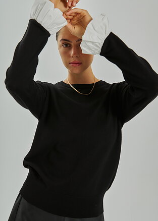Katie pullover w ruffled cuffs