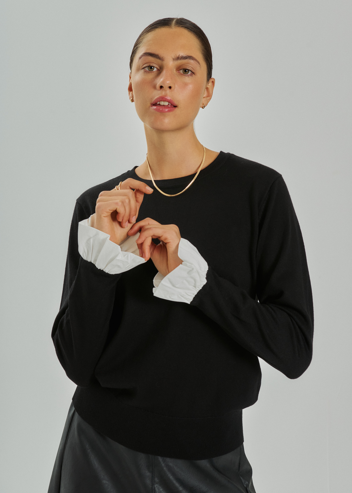 Katie pullover w ruffled cuffs