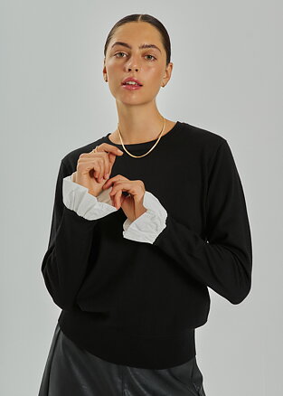 Katie pullover w ruffled cuffs