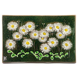 Aimo Nietosvuori (1970s) Green Wall Plaque with Colorful Ox-Eye Daisy Motif 24 cm #836