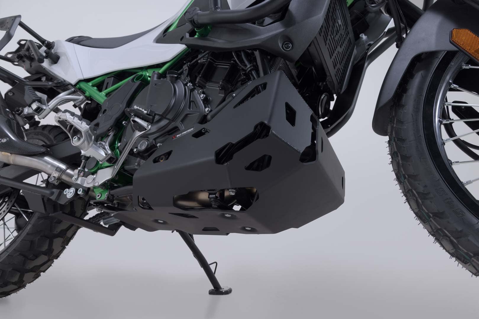 Engine guard Black. Kawasaki KLE500 / KLE500 SE (26-). - 4