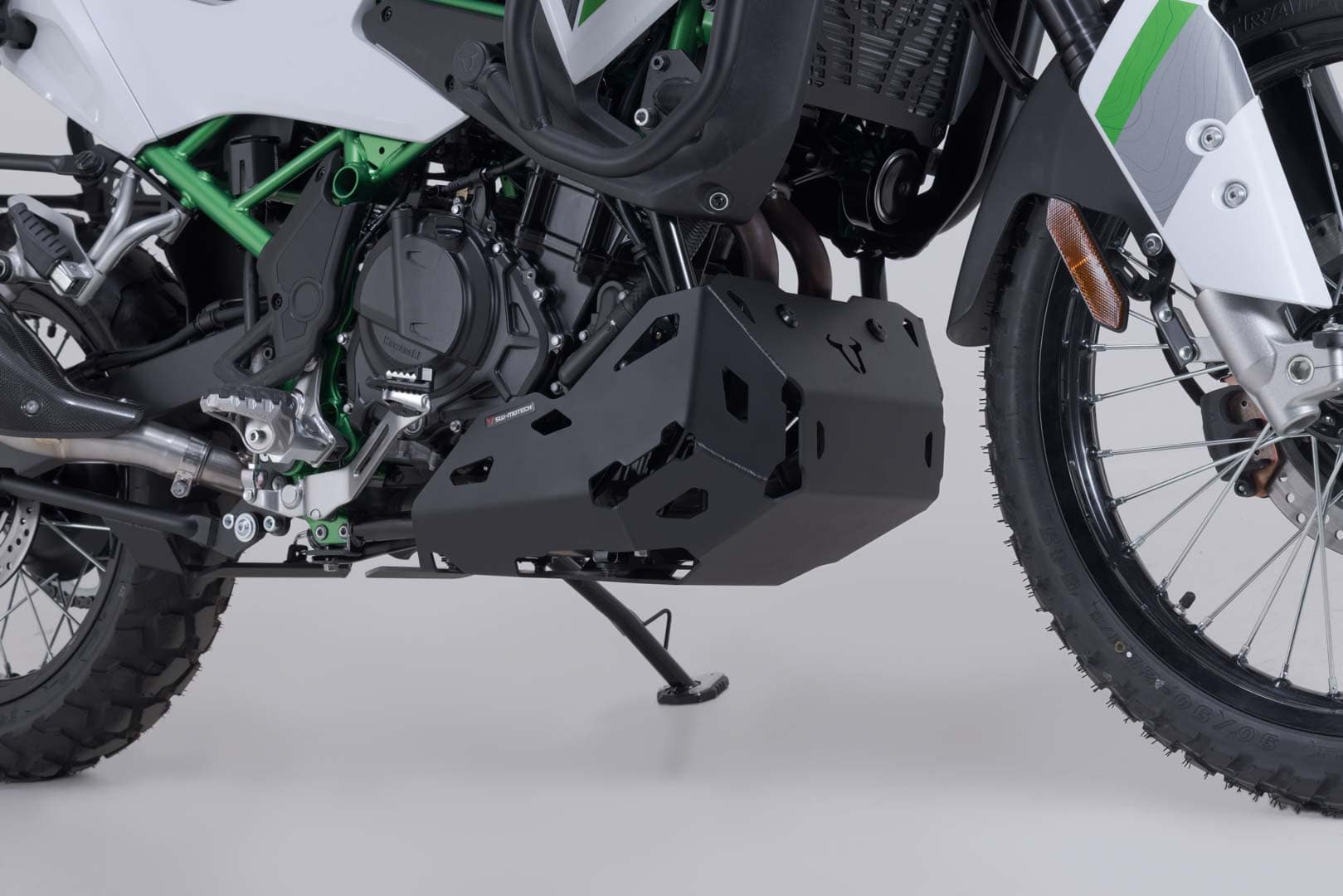 Engine guard Black. Kawasaki KLE500 / KLE500 SE (26-). - 2