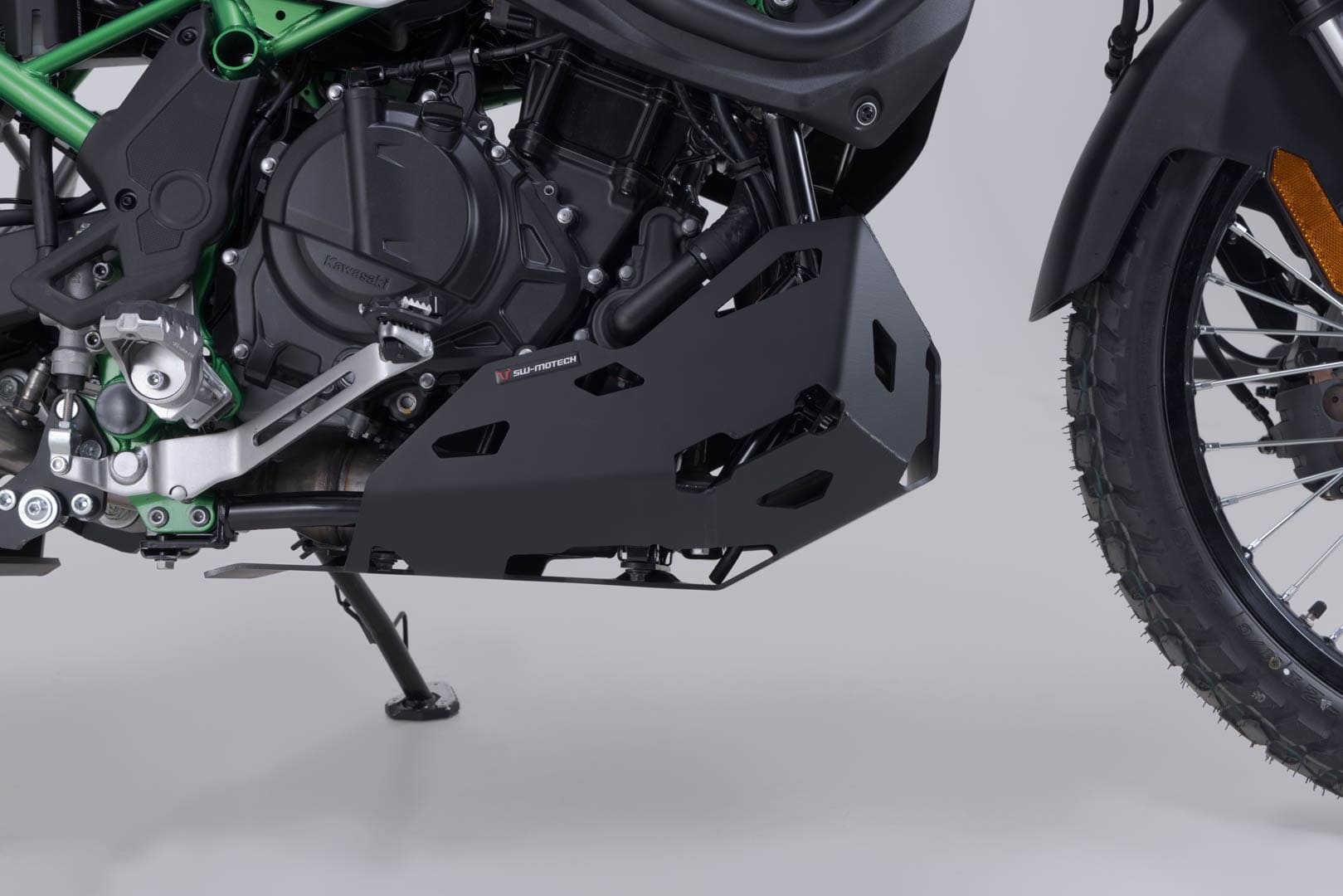 Engine guard Black. Kawasaki KLE500 / KLE500 SE (26-). - 3