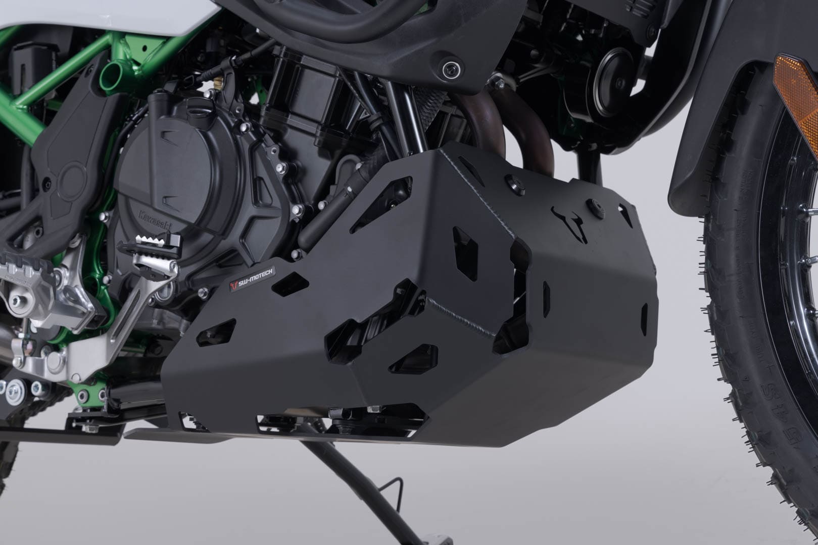 Engine guard Black. Kawasaki KLE500 / KLE500 SE (26-). - 5