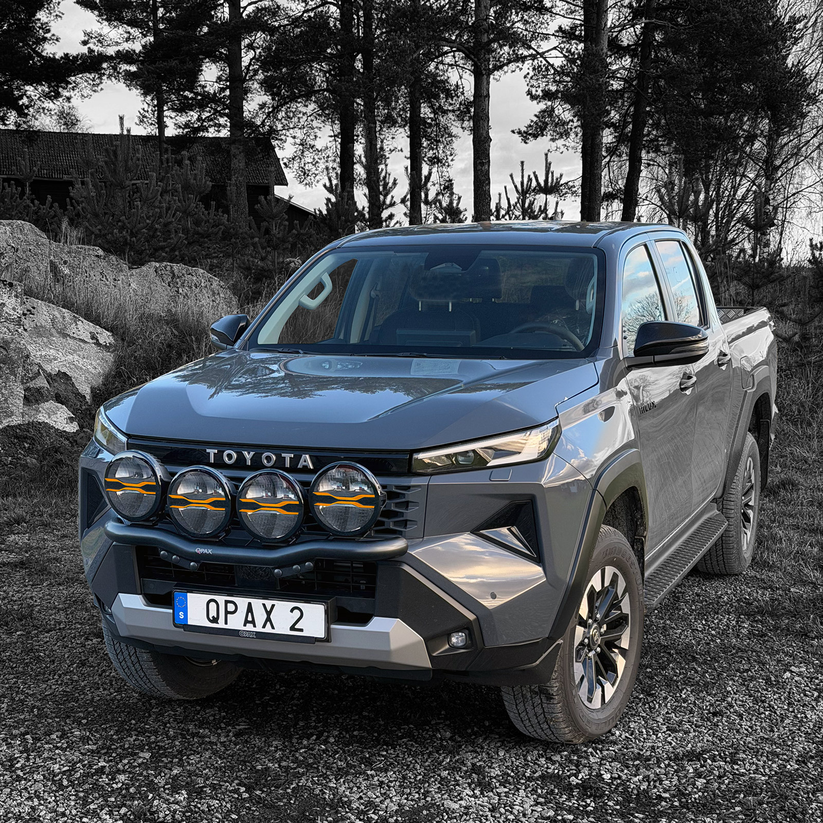 Q-LIGHT 4 Toyota Hilux 26- extraljusfäste (extraljusbåge) för 4st lampor 