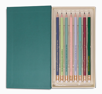 Steel Mill & Co UK : Written in Pencil Literary Pencil Set - Set med åtta blyertspennor med gravyr och sudd