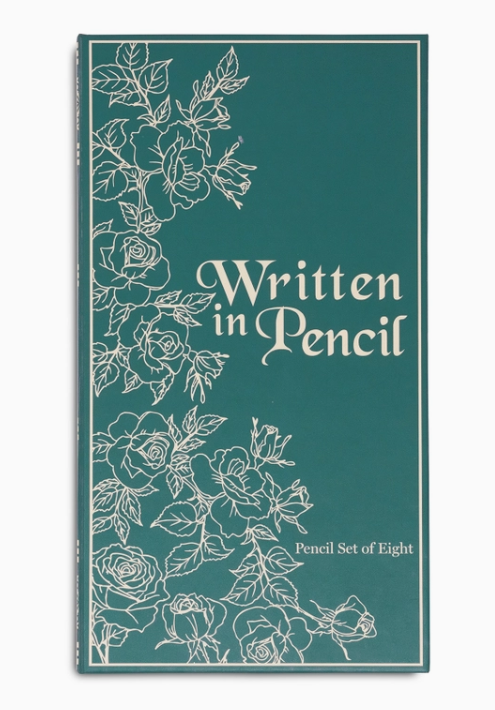 Steel Mill & Co UK : Written in Pencil Literary Pencil Set - Set med åtta blyertspennor med gravyr och sudd - 2
