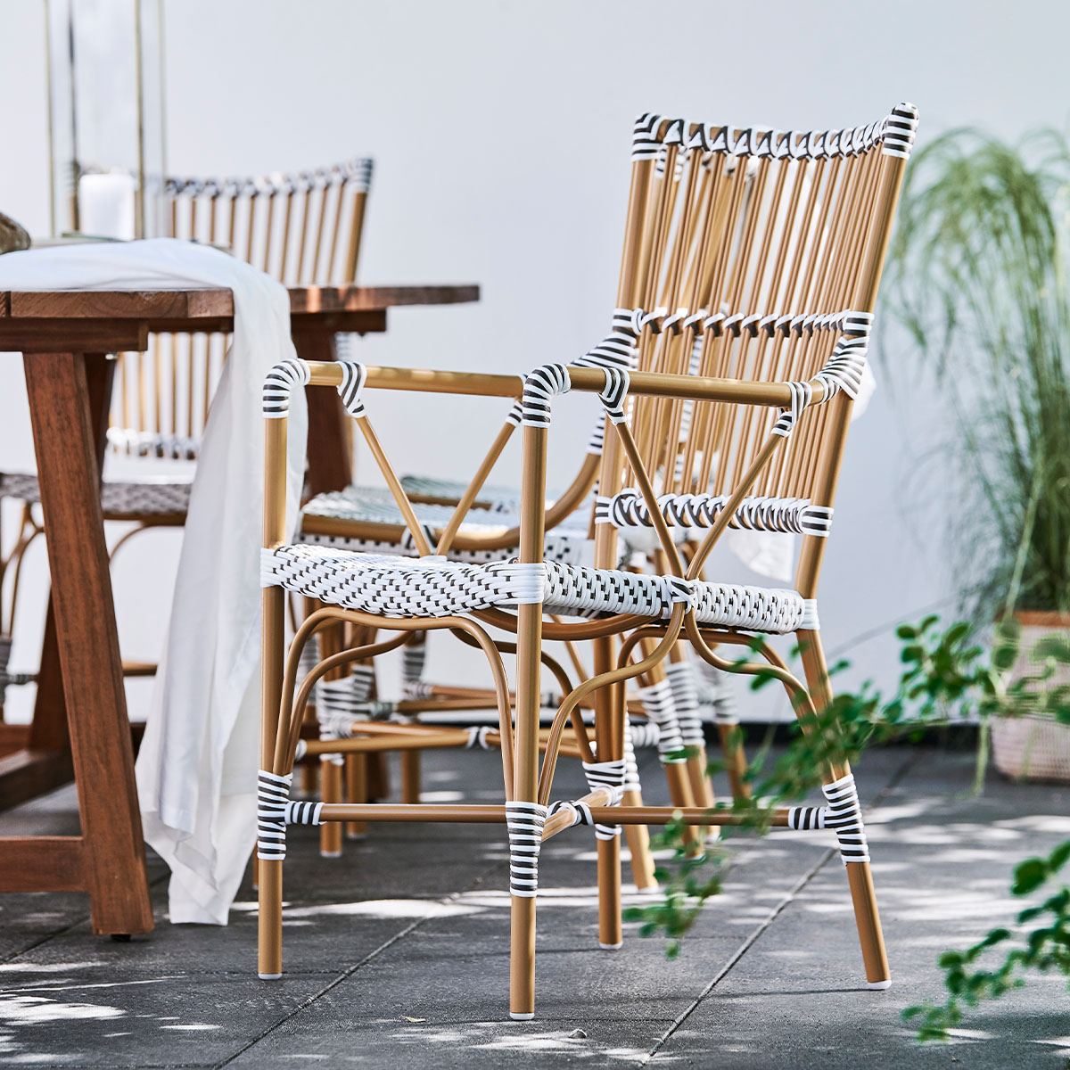 Monique karmstol ALU EXTERIOR Sika-design - 2