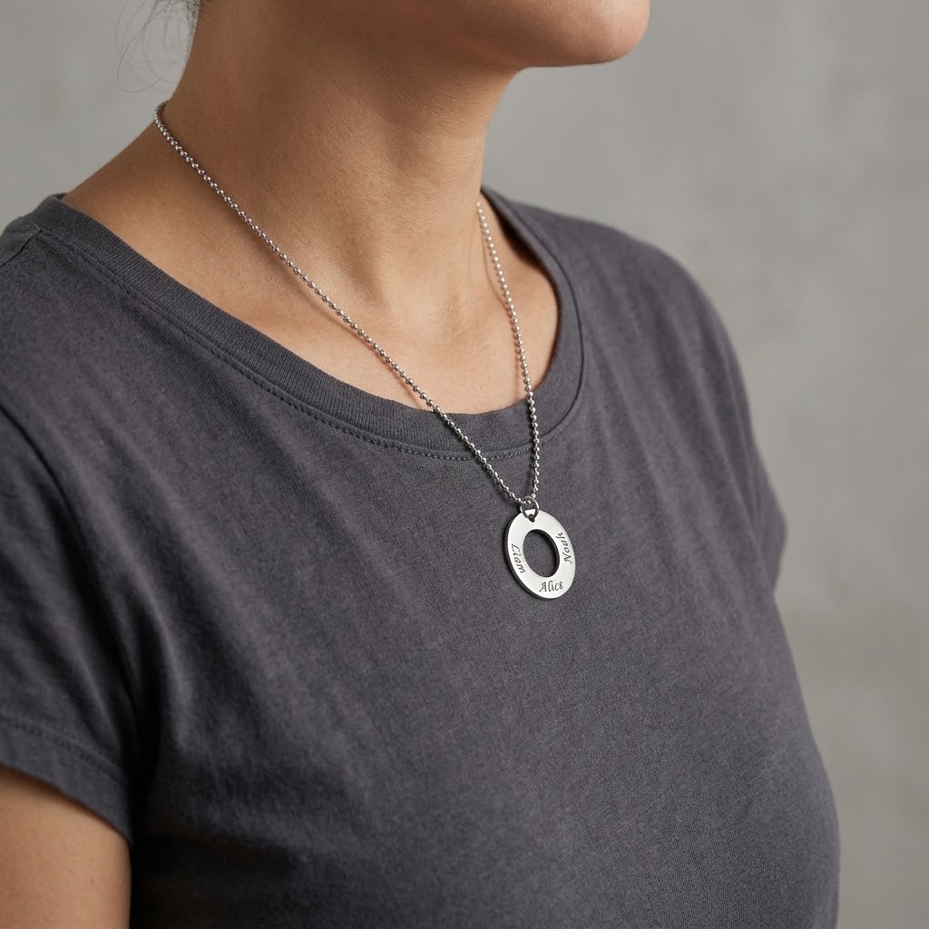 Cirkel med berlock, Halsband med gravyr - Silver - 5