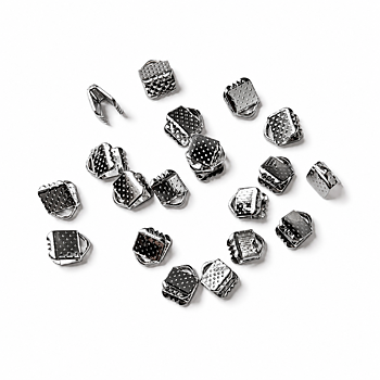 Silverfärgade klämfästen 8 mm för platta band
