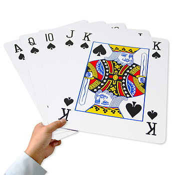 Gigantisk kortlek i hand