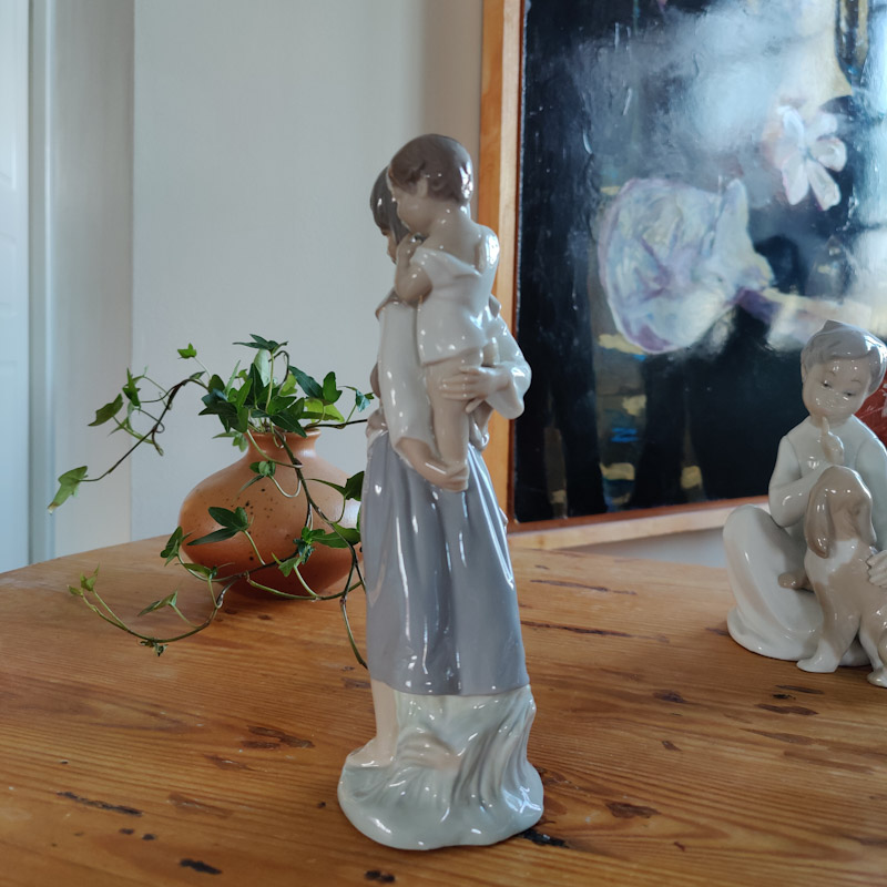  Figurin - Kvinna med barn på ryggen från Lladro  - 3
