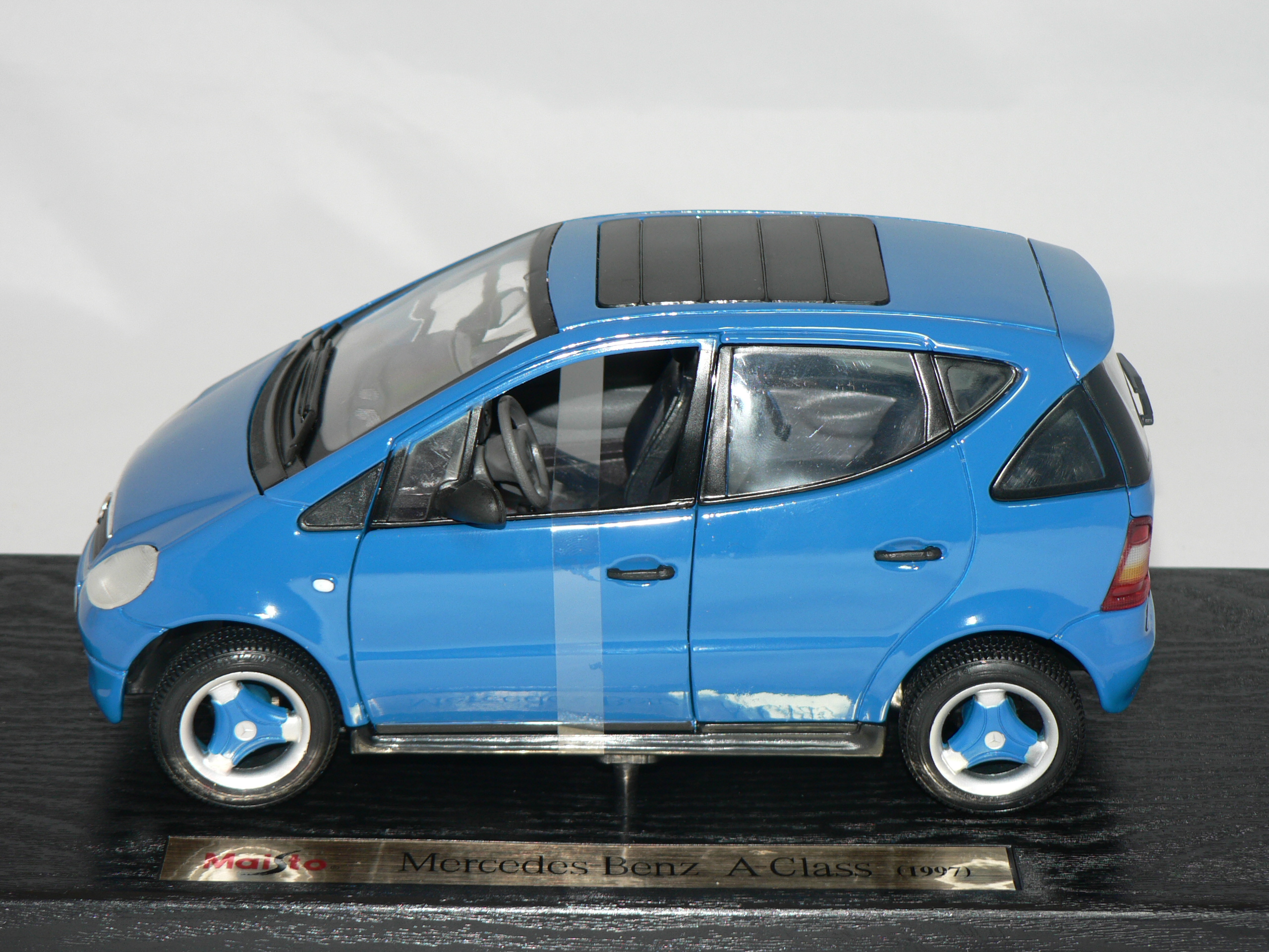 Mercedes A-Class -1977  1:18  Maisto - 2