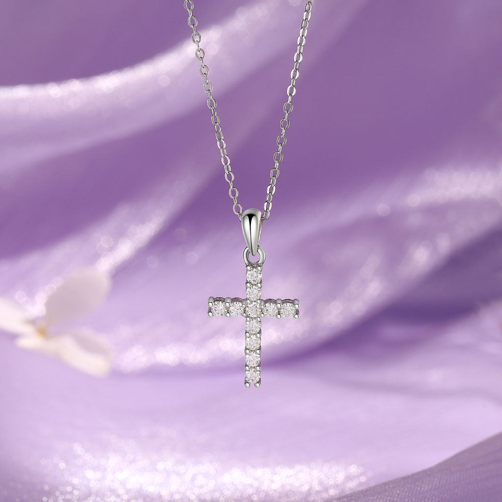 Beautiful silver cross pendant with sparkling stones