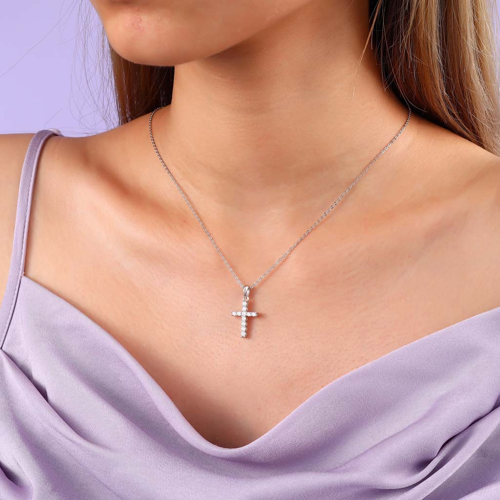 Latin Cross necklace in silver – timeless elegance