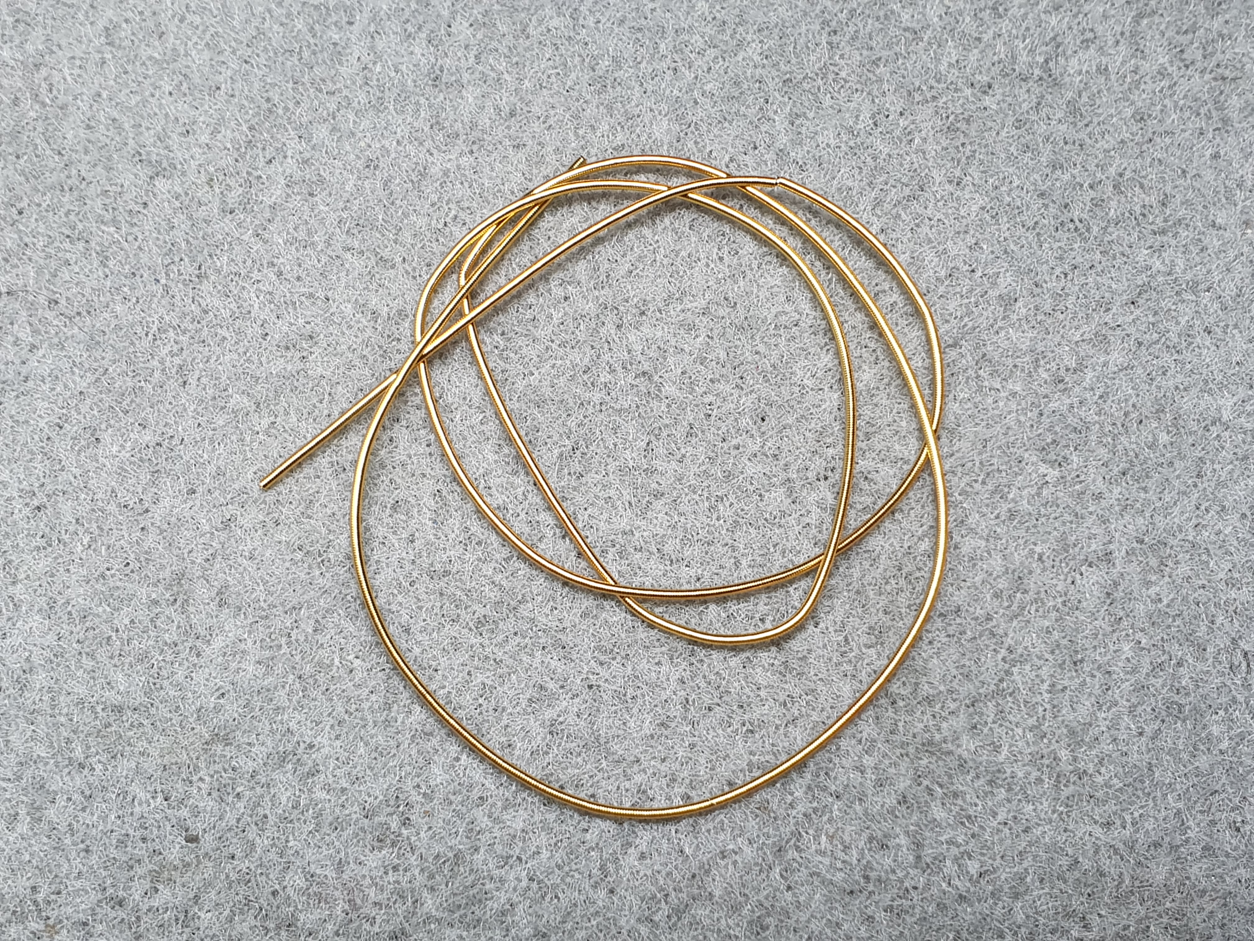 Träns 0,8 mm guldfärgad