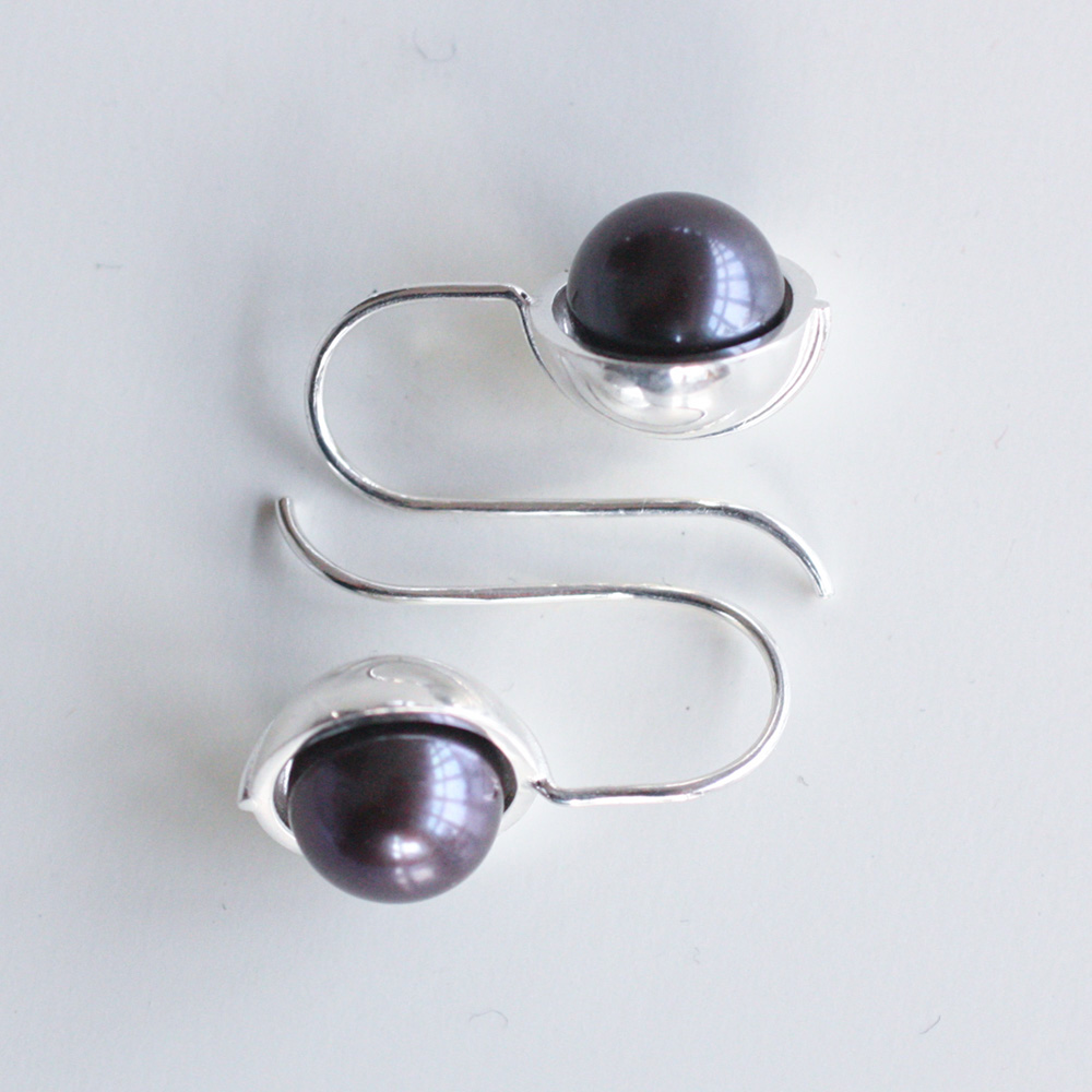 Pärla - sterling silver earring with pearl in a cup - 5