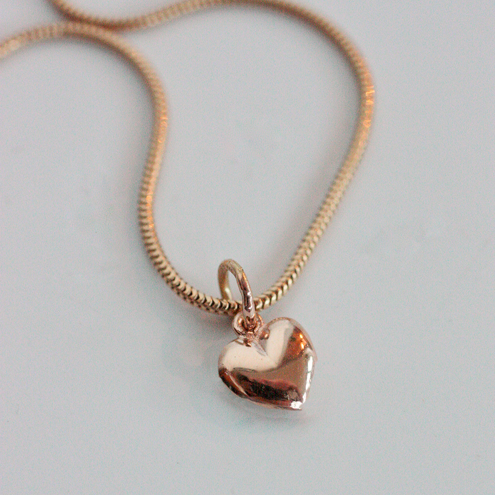 Kompass - massive 18 kt gold heart