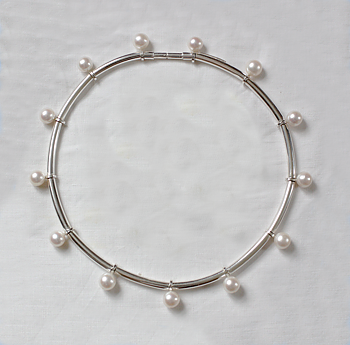 Vattring - halsband i silver med pärlor