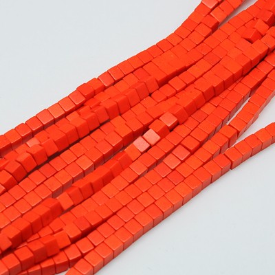 Kubformade pärlor i syntetisk turkos orange färg 8x8x8 mm på sträng, cirka 50 pärlor med hål ca 1 mm.