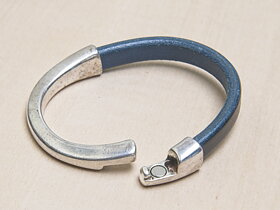 Half cuff blue