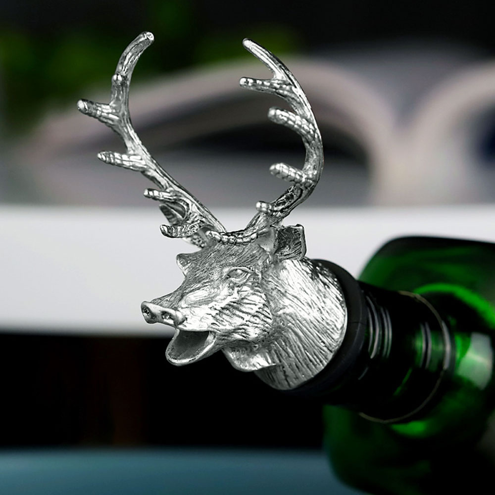 Hjorthuvud-droppkork på en flaska jägermeister