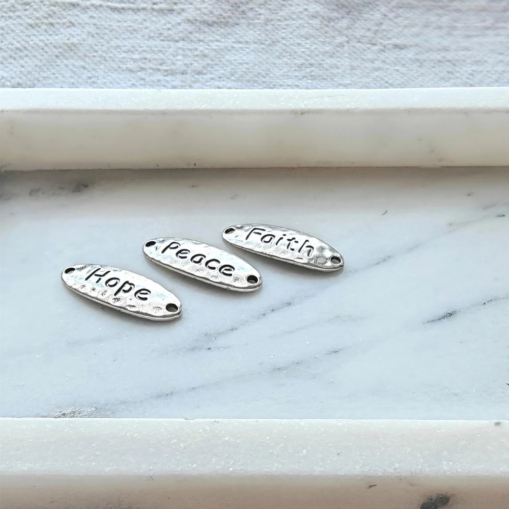Connector – antiksilverfärgad bricka med texten "peace hope faith", 3 st - 2