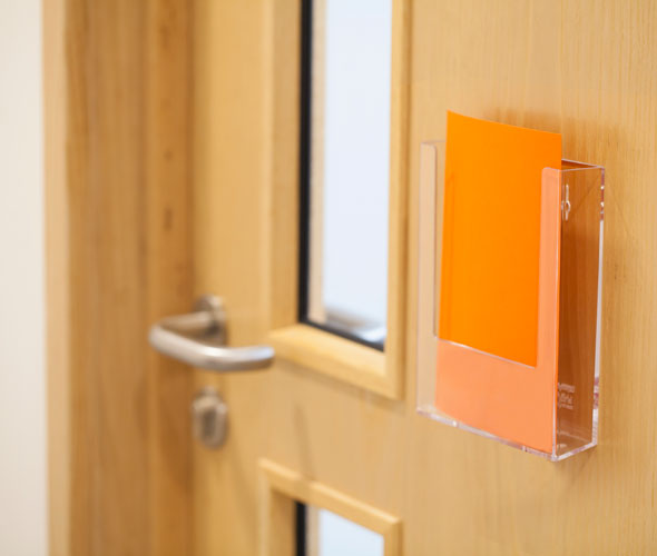 Broschyrbox för vägg