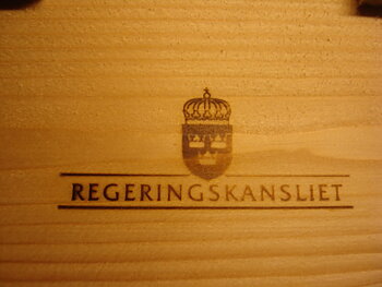 Alt4A: Innbrent logo og tekst med merkevarestempel på trekasse bestilling av 51-100 trekasser