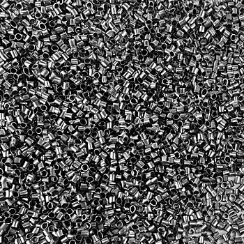 Tubformade klämpärlor i antiksilverfärg, ca 1,5 mm stora med 1 mm hål